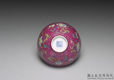 图片[3]-Tea bowl in yang-ts’ai enamels with incised red ground pattern of flower brocade 1741 (Ch’ien-lung reign)-China Archive